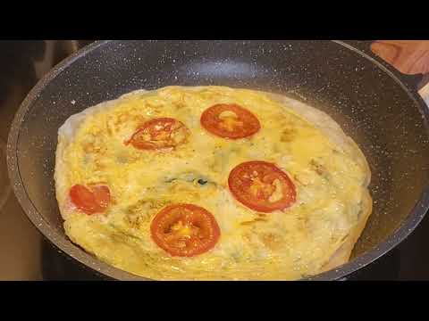 Healthy Quick and Easy Breakfast with Egg, Tomato & Tortilla. #food #breakfastrecipes #dinner #lunch