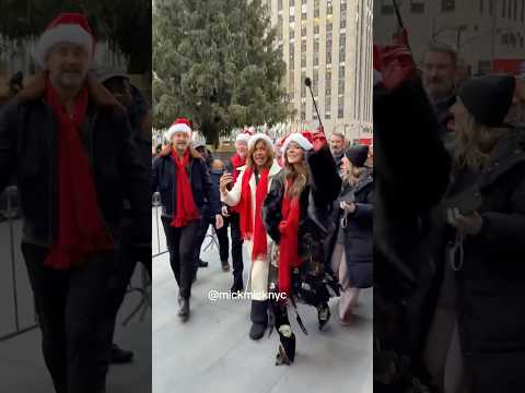 Special surprise at FAO Rockefeller Center 🥰❤️ Hoda & Little Big Town spreading the holidays joy 🎄