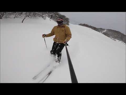 241215 静かなハクノリ。朝一で2本だけ。POWDERはテールを潜らせることで抵抗に。間接を伸ばして必要分だけ押し込むのスタイル。前方でない脚のね。まほろば倶楽部/石木田