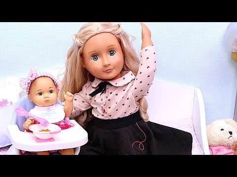 Mom and baby games time! Play Dolls family stories