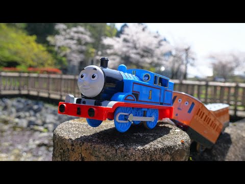 Thomas the Tank Engine Park! Su ☆ Big Mountain and Plarail Colorful Course of Wobble Bridge