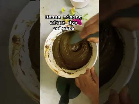 Henna mixing after dye release #love #music #lovesong #song #arabic #artistichenna #learnhenna