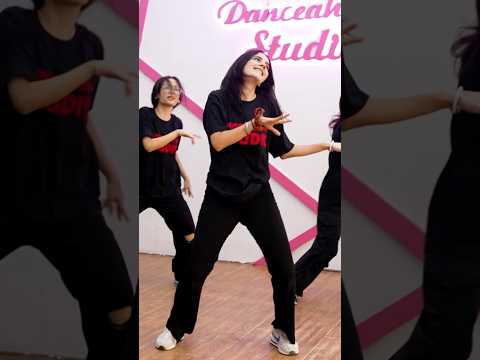 Jhalak Dikhla Ja | Dance Video | Khyati Sahdev | Danceaholic Studio | #ytshorts | Performance |