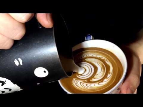 Latte art wing tulip