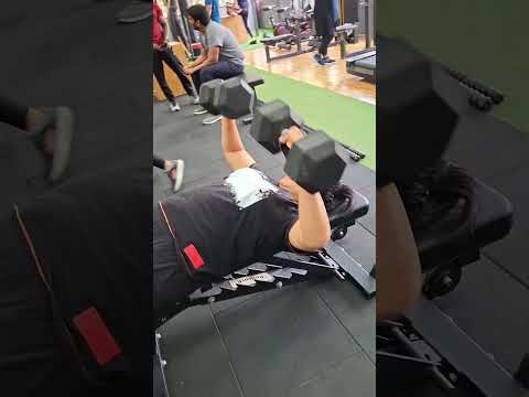 Dumbell Bench Press#beautiful #gymmotivation #gym #weightlifting #motivation #gymlife