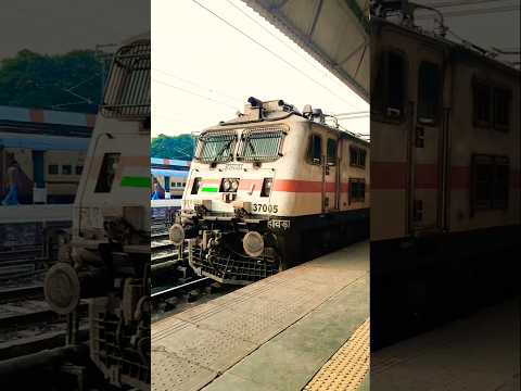 Beautiful Wap7 Entry#uniquetrainengines #indianrailways#viralvideo#trending#viralshorts#wap7#speed