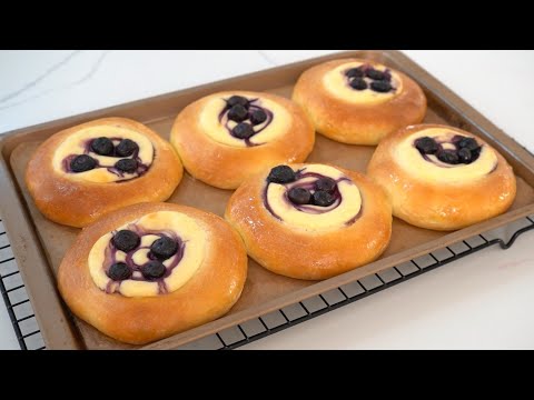 Cheesecake Buns that melt in your mouth