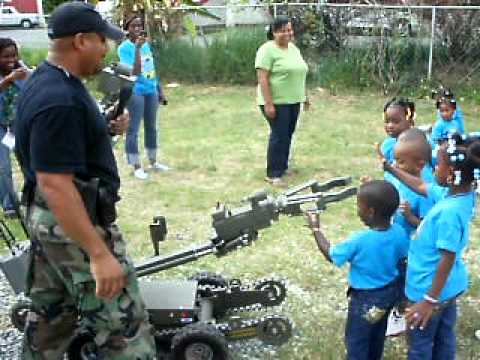 VI Children Meet Bomb Disposal Robot