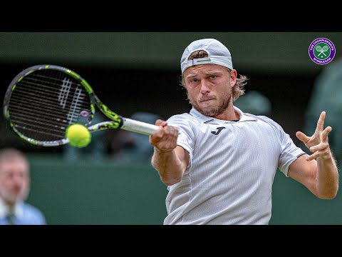 Daniil Medvedev left STUNNED after World No.103 wins stunning 27-shot rally | Wimbledon 2024