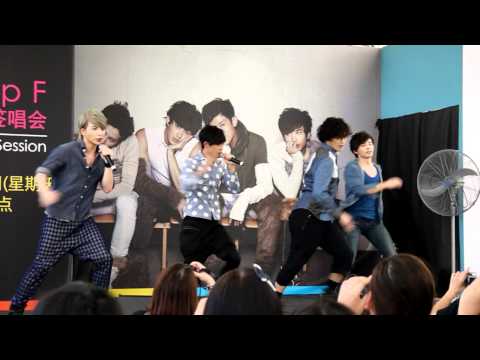 03/04/2011 LOLLIPOP F 四度空间 @ Singapore 新加坡 IMM (autograph)