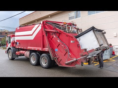 Mack MR - Leach 2RIII Commercial Rear Load Garbage Truck