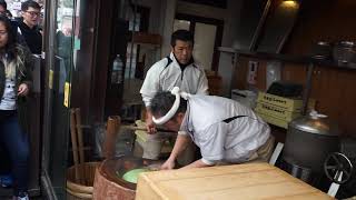 Nara rice super fast cake making store 奈良の高速餅つき #shorts