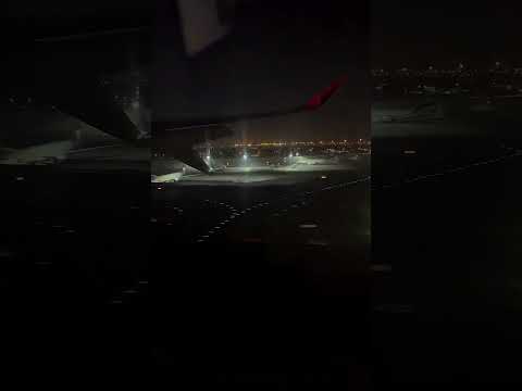 Airport Landing.......#dubai #delhiairport #dubaiairport #delhi_airport #delhi_from_sky #delhi_sky