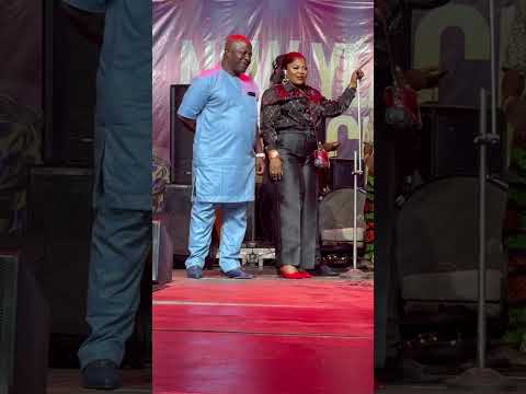 HOW WASIU AYINDE AND BAND MEMBERS HONOURED OLUPERI THE LEGENDARY DRUMMER