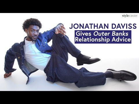 Jonathan Daviss is the "Outer Banks" Dating Guru