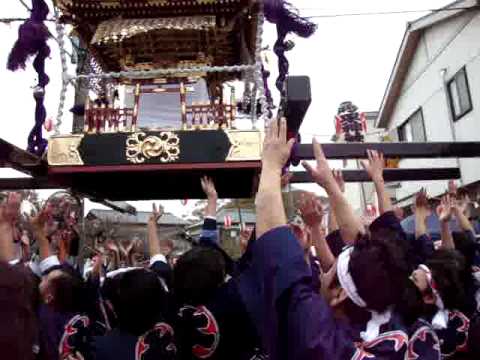 二宮神社神揃場前にて時平神社神輿揉み