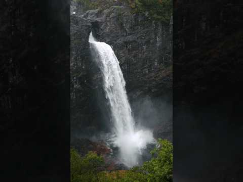 EPIC waterfall Norway 🇳🇴 #norwaywaterfall