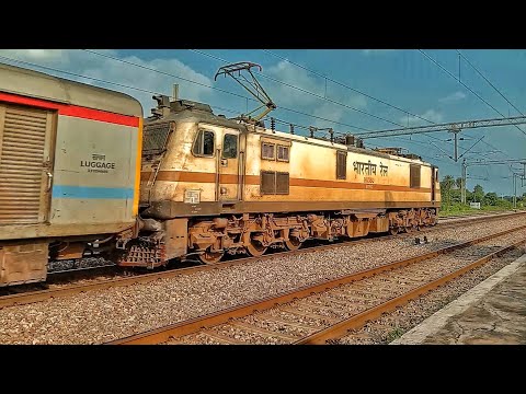 Late Night Trains Passing at High Speed in the Morning | Perfect Trains Crossing#uniquetrainengines