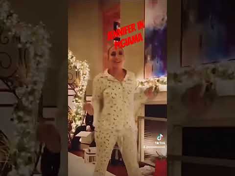 JENNIFER LOPEZ AT CHRISTMAS #jenniferlopez #jlo #christmas #natale