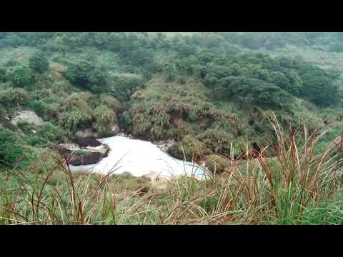 欣賞106年11月22日（陰雨）上午陽明山冷水坑牛奶湖景觀(1)