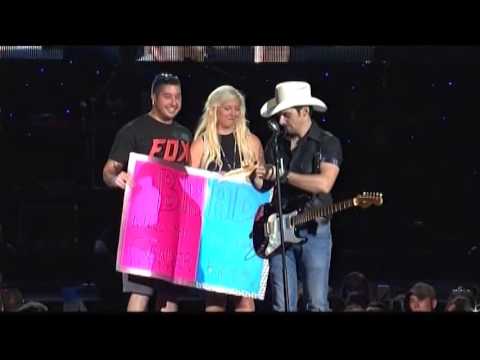 Brad Paisley reveals gender of couple's baby on stage