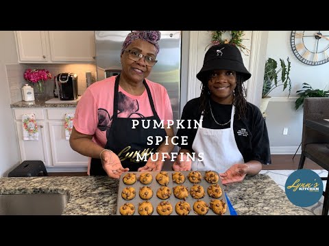 How to make Mini Pumpkin Spice Muffins/Chocolate chips   #Lynnskitchen  #Praycookrepeat