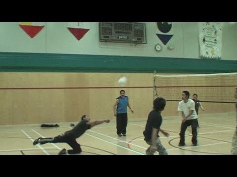 Young Inuit playing volleyball - Nanoq 2007 expedition