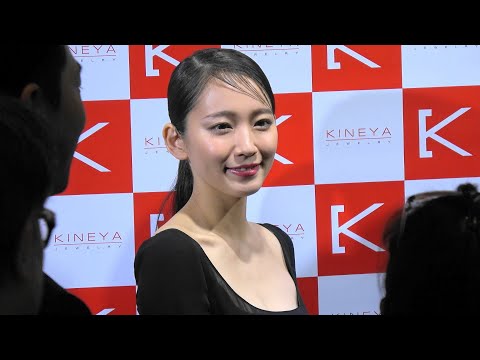 【4K】『吉岡里帆さん、お披露目＆練り歩き』「第30回日本ジュエリーベストドレッサー賞」 2019.01.24 @東京ビッグサイト