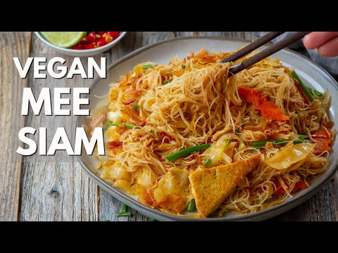 A popular Malaysian and Singaporean food - Vegan Mee Siam!