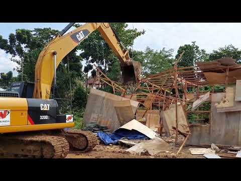 CATERPILLAR EXCAVATOR DEMOLITION SITE MAN POWER BARRACK !!! Operated by Mr. Bambang Prayoga