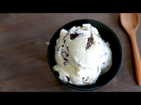 Stracciatella Ice Cream | wa's Cuisine | ストラッチャテッラアイスクリーム