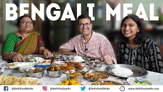 बंगाल के कोलकाता में बंगाली घर का खूब भालो बंगाली खाना l Huge Home Cooked Bengali Food in Kolkata