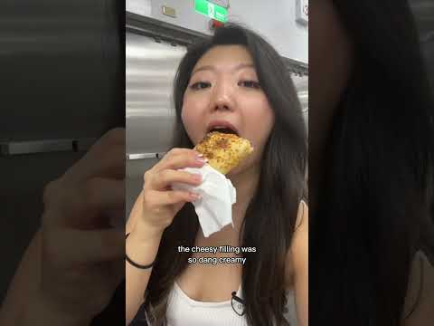 Eating at Costco in Taiwan 🍕