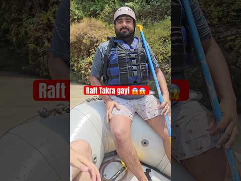 Raft Takra Gyi 😱😱 #raftingrishikesh  #rishikeshshorts #rishikeshrafting #riverraftting  #rafting