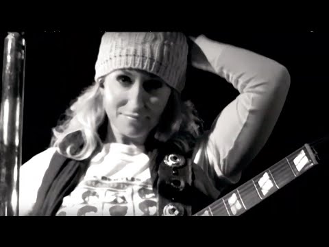 Heidi Newfield - Cry, Cry (Til The Sun Shines) (Official Music Video)