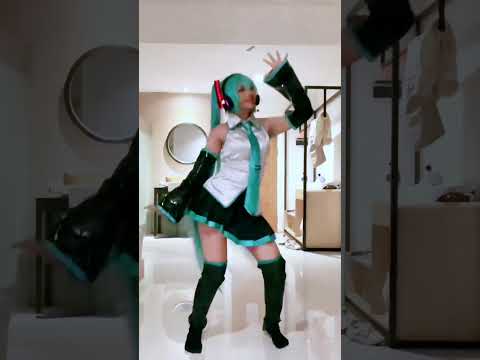 Miku dancing to Ievan Polkka - Vocaloid Cosplay - [IceTea Cosplayer]