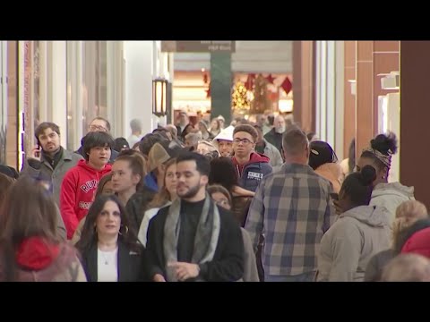 Last-minute shoppers get their Christmas gifts