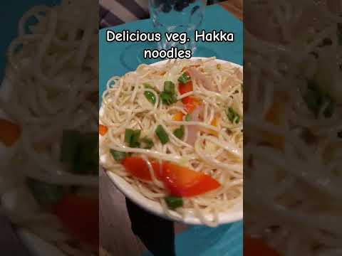 Veg hakka noodles with schezwan chutney #delicious #food #viral #youtube #shorts #foodie #tranding