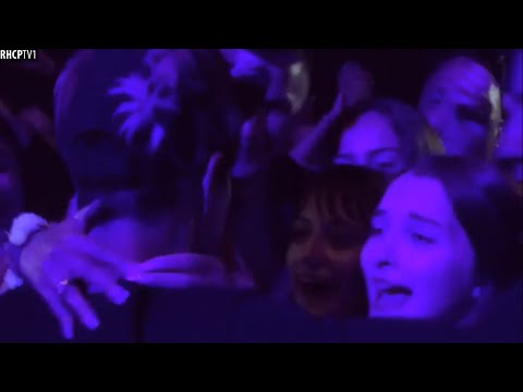 Anthony Kiedis Hugging Fans During A Chili Peppers Concert! (This Video Will Melt Your Heart!!!)