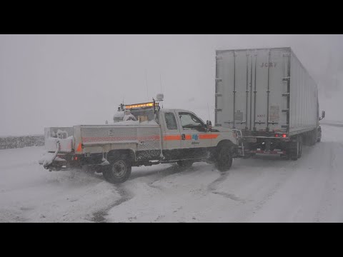 Atmospheric River - Chaos on I80 in California - Heavy Snow - Stuck Truckers - Winter Storm