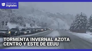 Carreteras completamente blancas: imágenes de las peligrosas nevadas en EEUU