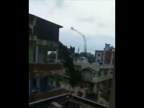 A Mobile Tower breaks amid Cyclone Tauktae in Gujarat 😱 Stay Home, Stay Safe🙏#shorts #cyclonetauktae