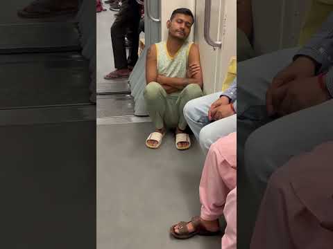 Delhi Metro !! funny video metro !! Comedy video Delhi metro ￼