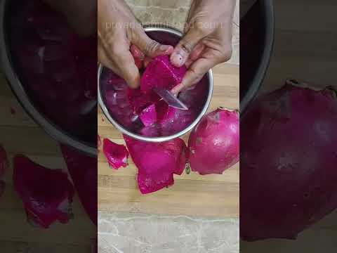 రెడ్ కలర్ డ్రాగన్ ఫ్రూట్ టేస్ట్ సూపర్ #dragonfruit #reddragonfruit #fruitcutting #youtubeshorts