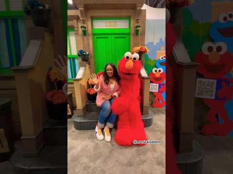 Elmo - Elmo at the Toy Fair - Elmo Plush Toy - Toy Fair 2023 - Toddler Toys - Preschool Toys