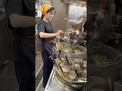 【東東】美人大学生店長のラーメン作り！すする君コラボ Beautiful Ramen Master tonton