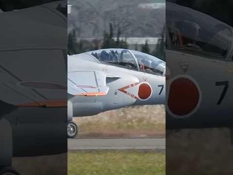 百里基地番外編‼️入間T-4離陸中…3スコモーボ隊員に謎のハンドサイン🤲🏻初目撃👀こんなサイン初めて見たぞ〜♪ #百里基地　#入間基地　#T4 #shorts