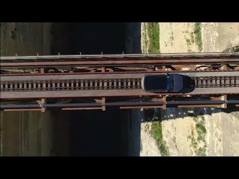 Land Rover Evoque 2019 on the train rails of Isthmus canal - Σε γραμμές τραίνου με Land Rover Evoque