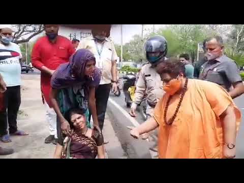 Bhopal MP Pragya Thakur one form also took the injured woman in her car to the hospital | Bhopal, MP