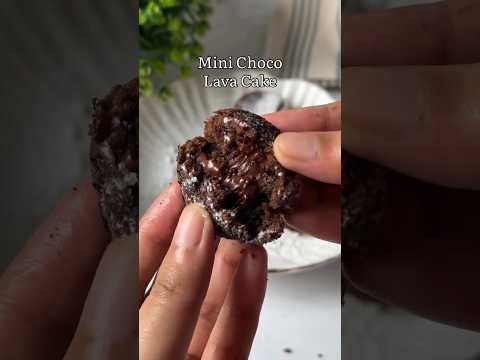 🍫MINI CHOCO LAVA CAKE 🍫 #biscuit #cake #chocolate #chocolate #chocolatecake #chocolateballs #shorts